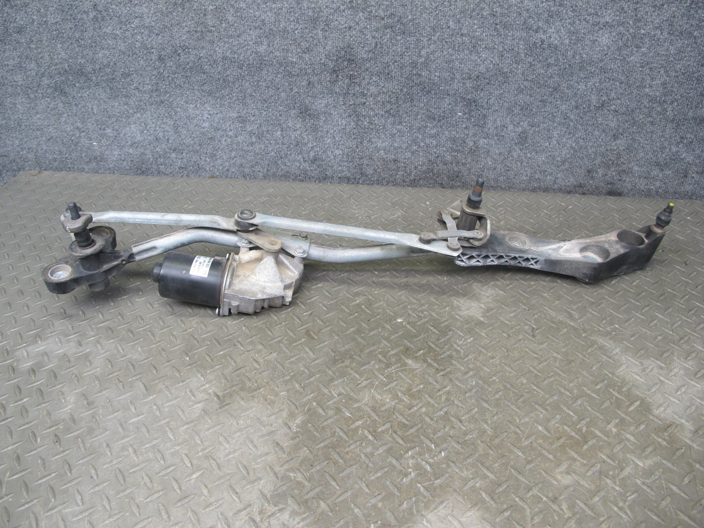 2006-2010 BMW E63 E64 Windshield Wiper Transmission Linkage w Motor