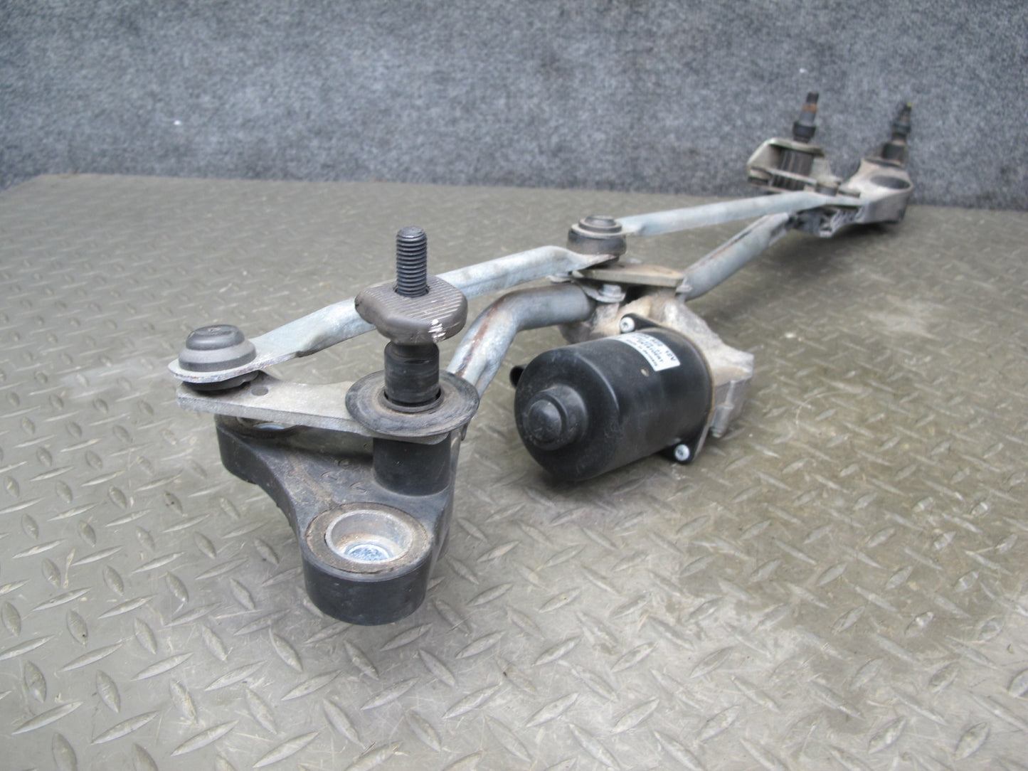2006-2010 BMW E63 E64 Windshield Wiper Transmission Linkage w Motor
