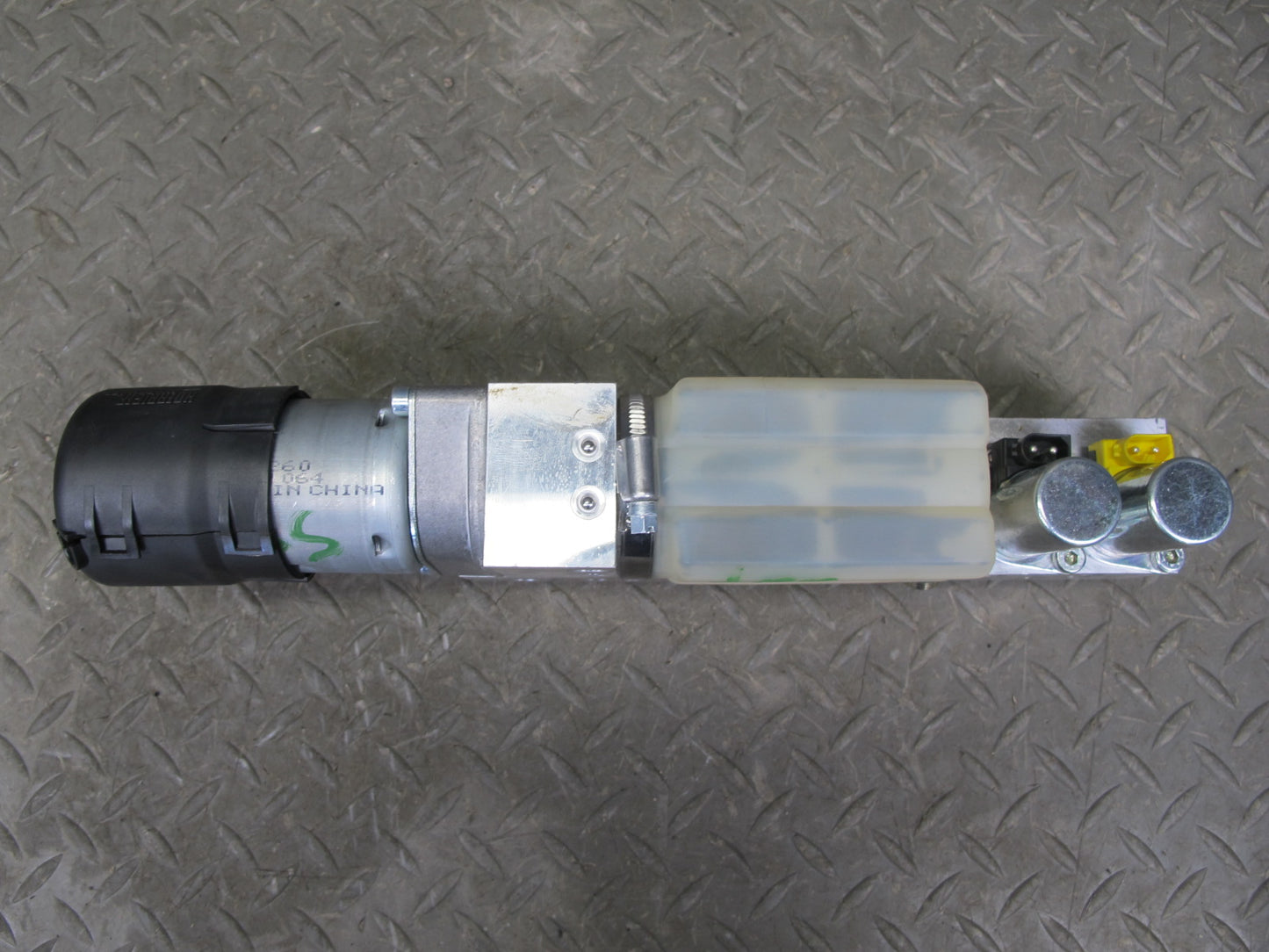 2006-2010 BMW E64 Convertible TOP Roof Hydraulic Pump Motor w Case