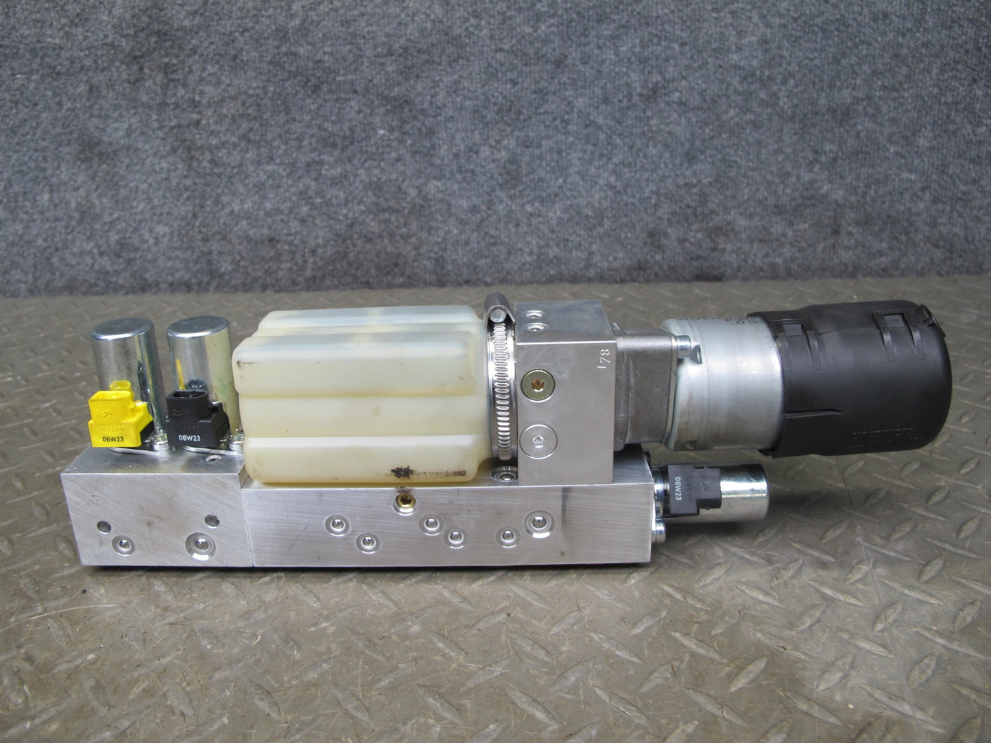 2006-2010 BMW E64 Convertible TOP Roof Hydraulic Pump Motor w Case