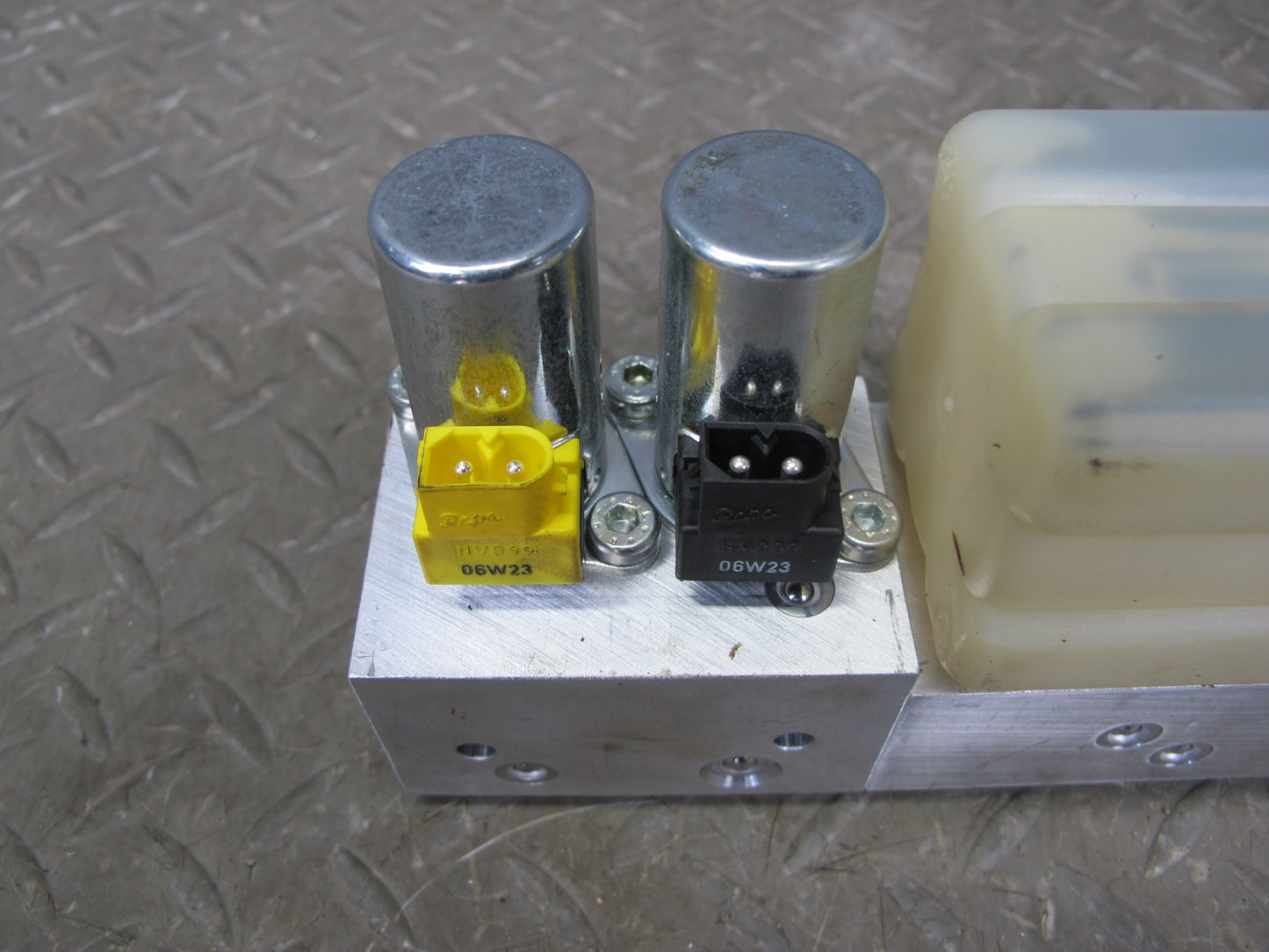 2006-2010 BMW E64 Convertible TOP Roof Hydraulic Pump Motor w Case