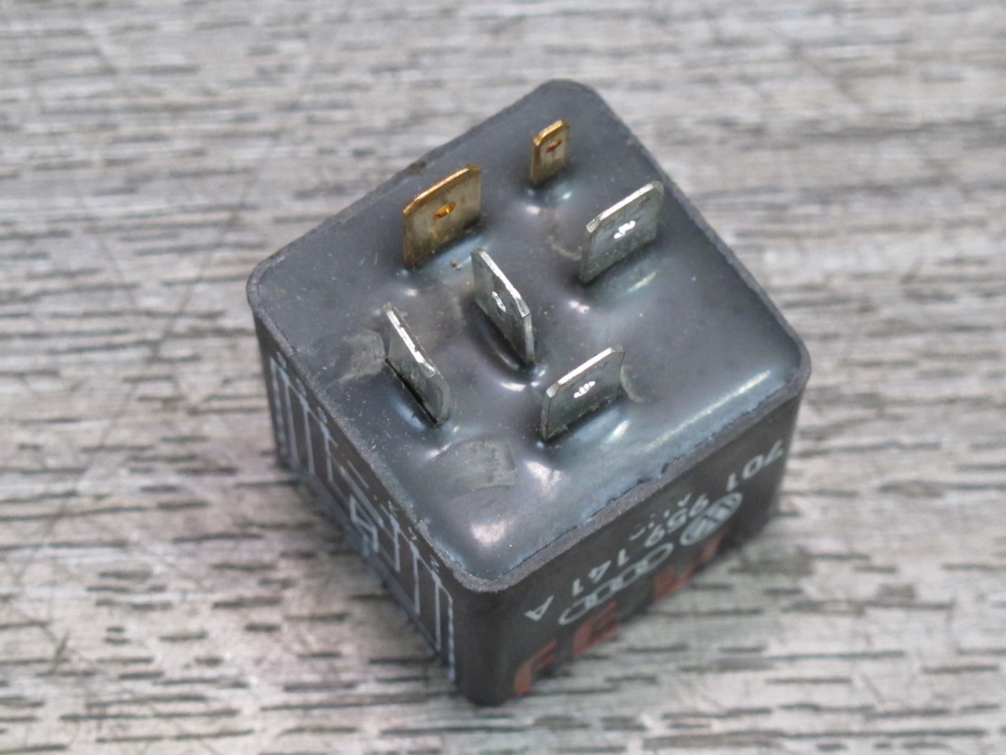 99-03 VW Eurovan T4 A/C Air Condition 114 Relay Module 701959141A OEM