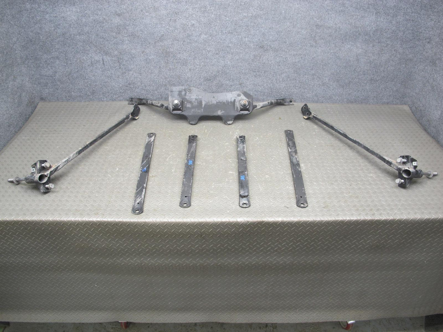 2007-2010 BMW E64 M6 Convertible Front Reinforcement Strut Bar Support Set