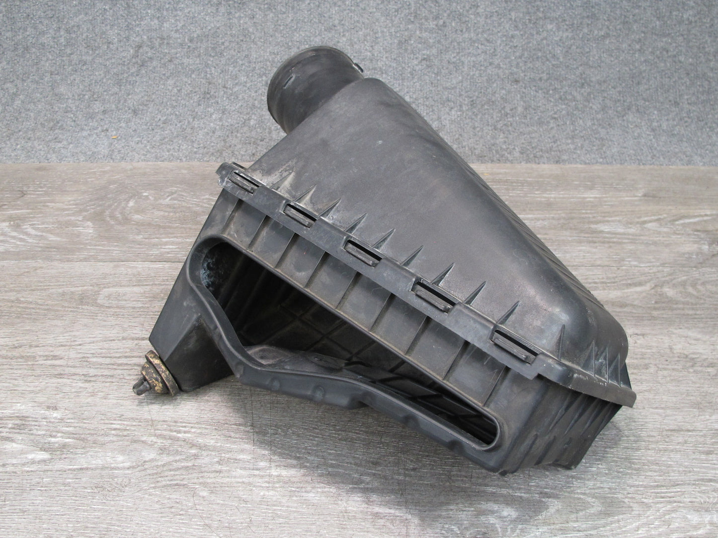 02-05 Ford Thunderbird Air Intake Cleaner Filter Box w MAF Sensor Assembly OEM