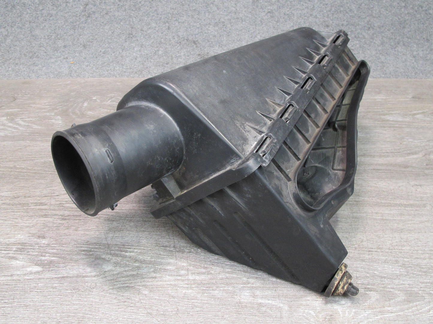 02-05 Ford Thunderbird Air Intake Cleaner Filter Box w MAF Sensor Assembly OEM