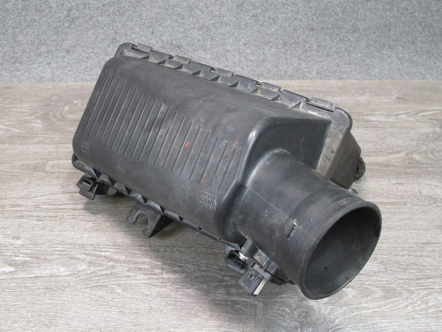 02-05 Ford Thunderbird Air Intake Cleaner Filter Box w MAF Sensor Assembly OEM