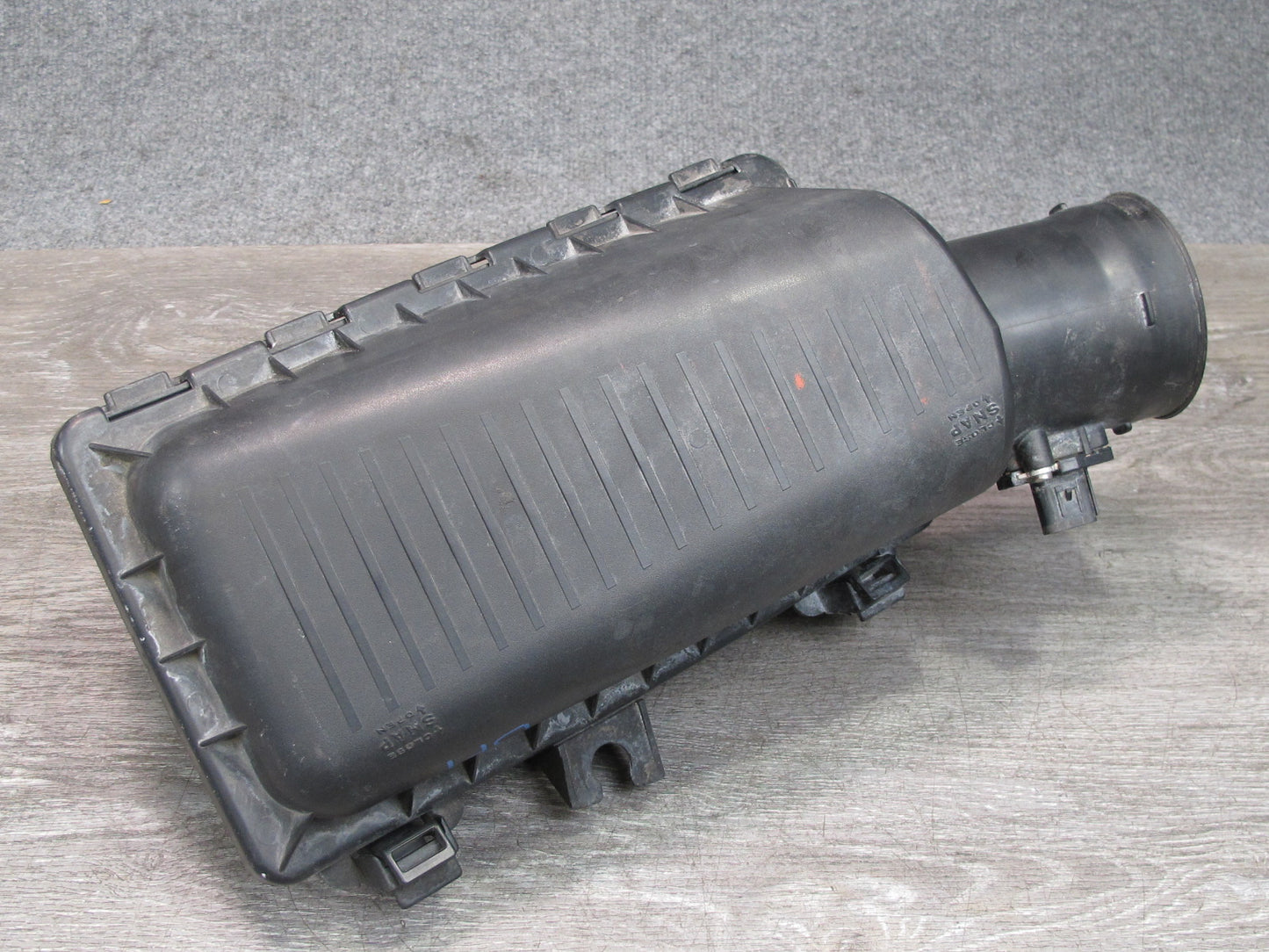 02-05 Ford Thunderbird Air Intake Cleaner Filter Box w MAF Sensor Assembly OEM