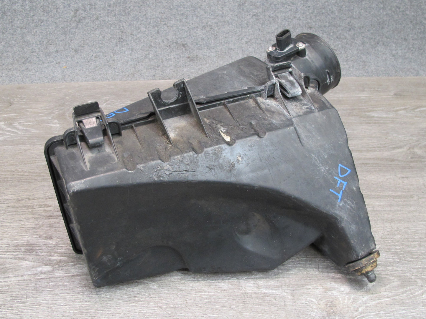 02-05 Ford Thunderbird Air Intake Cleaner Filter Box w MAF Sensor Assembly OEM