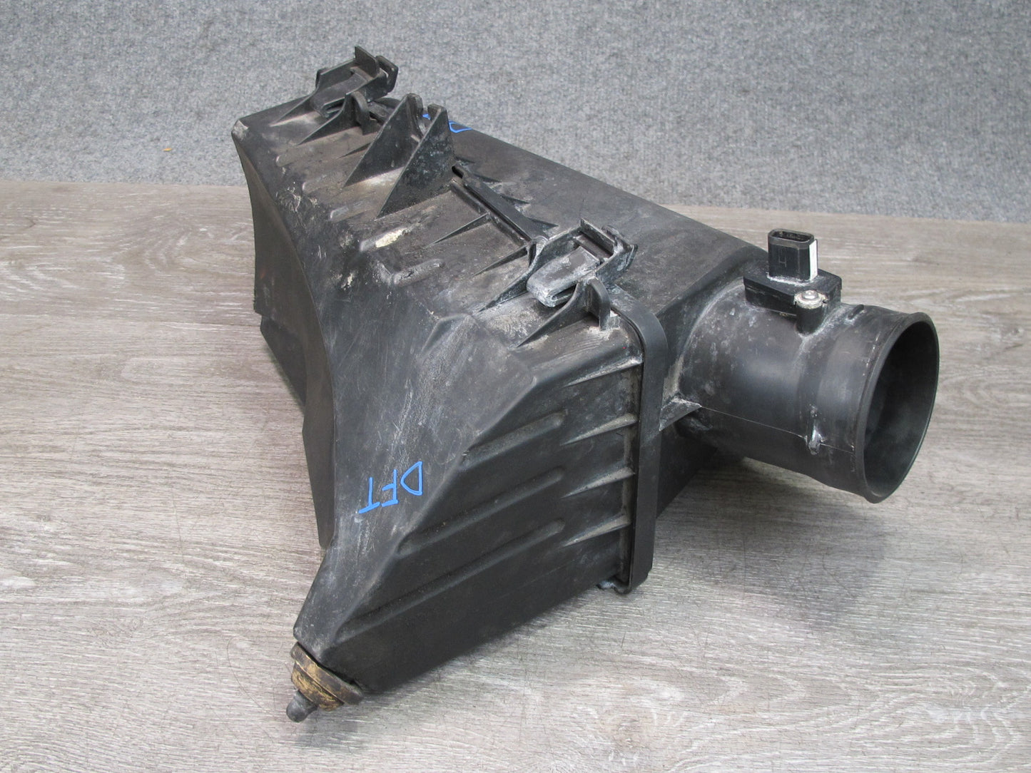 02-05 Ford Thunderbird Air Intake Cleaner Filter Box w MAF Sensor Assembly OEM