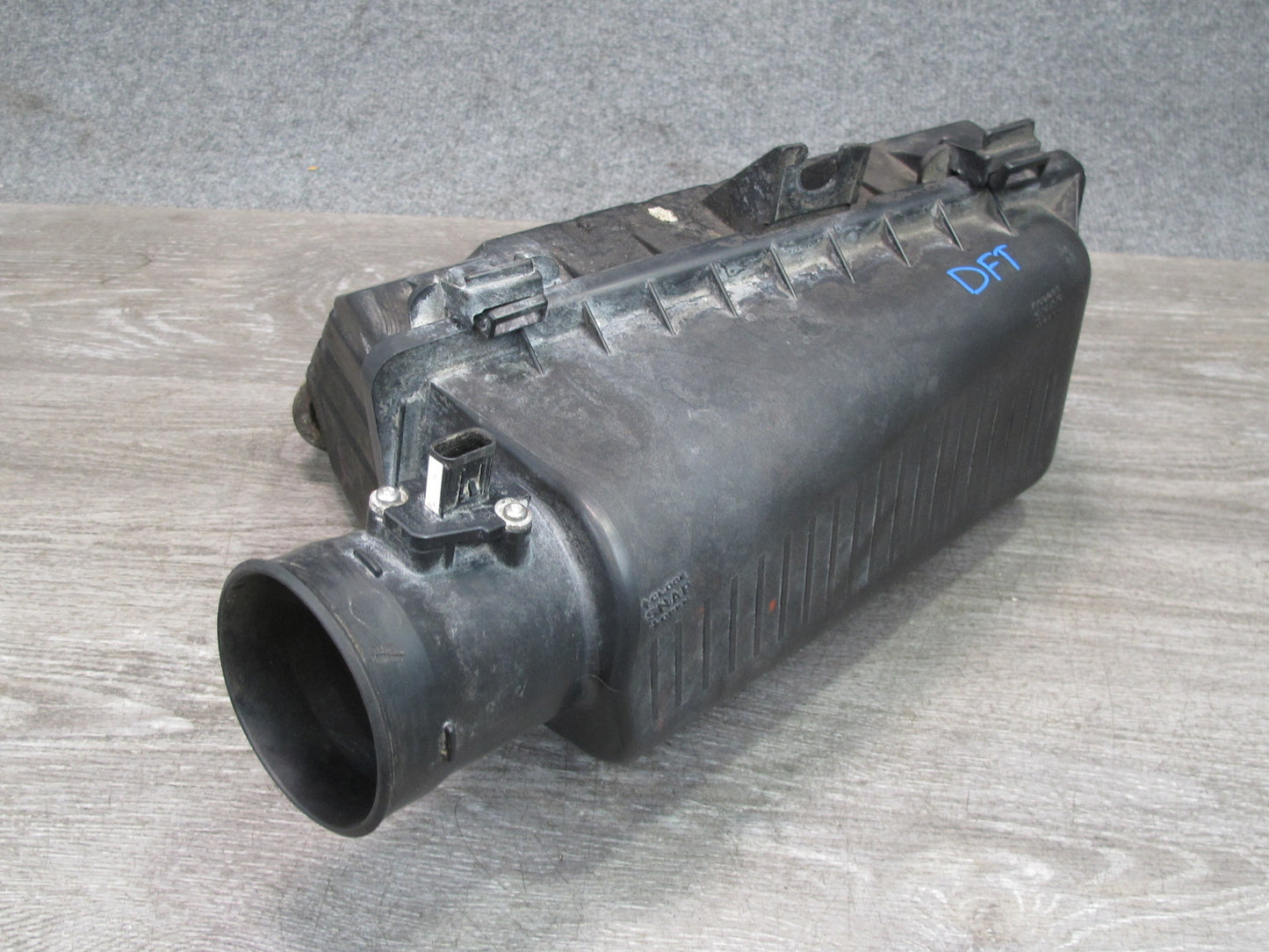 02-05 Ford Thunderbird Air Intake Cleaner Filter Box w MAF Sensor Assembly OEM