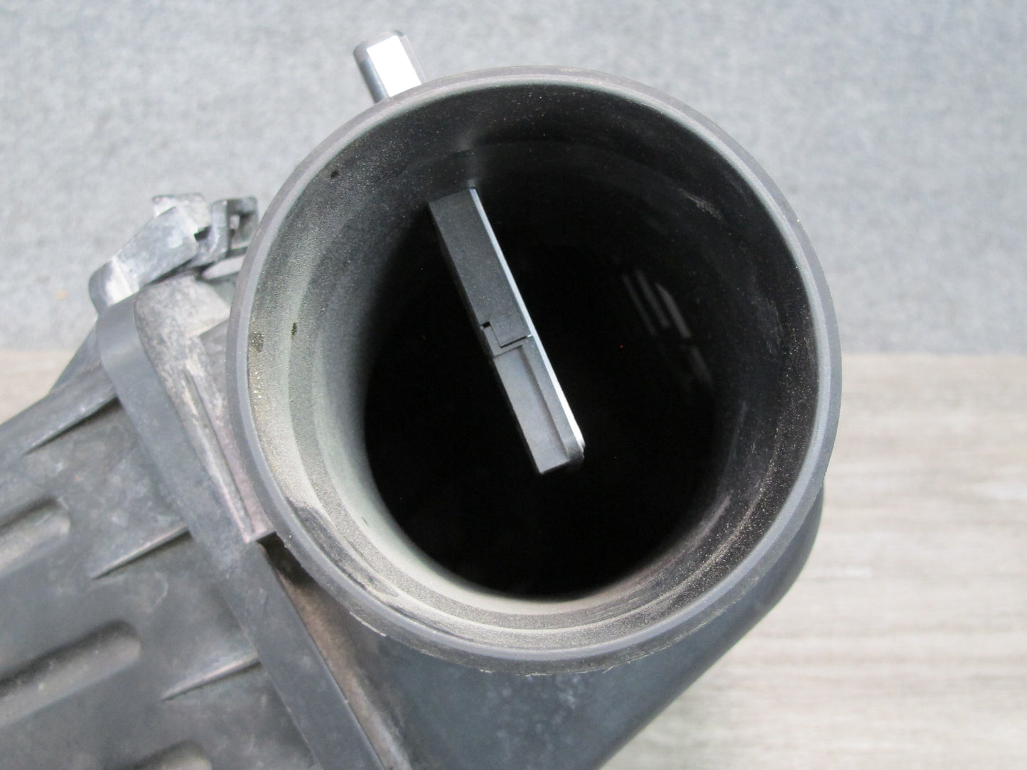02-05 Ford Thunderbird Air Intake Cleaner Filter Box w MAF Sensor Assembly OEM