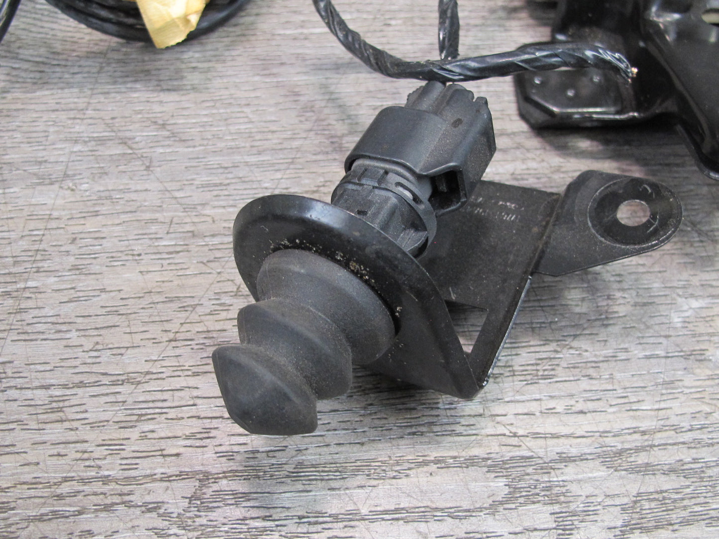 02-05 Ford Thunderbird Rear Trunk Lid Lock Latch Actuator w Cable OEM