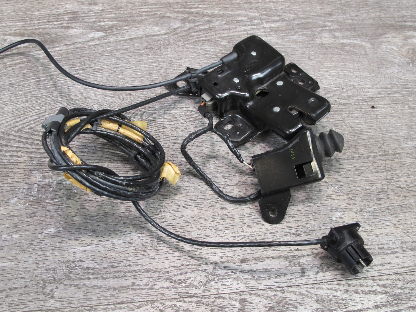 02-05 Ford Thunderbird Rear Trunk Lid Lock Latch Actuator w Cable OEM