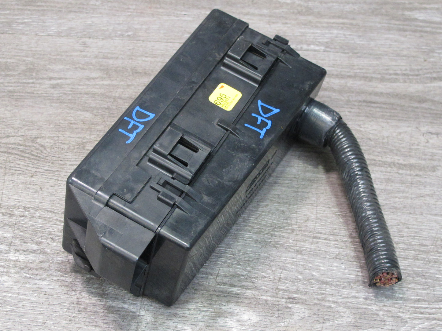 02-05 Ford Thunderbird Power Distribution Fuse Relay Box XW4T-14A003-A OEM