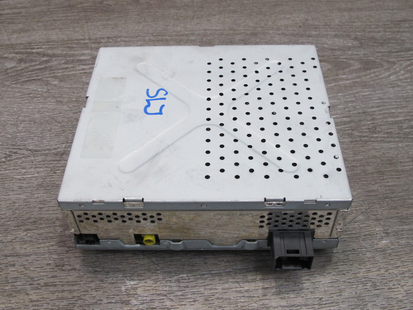 04-08 Mercedes R230 Harman Becker Audio Amplifier AMP 2208704189 OEM