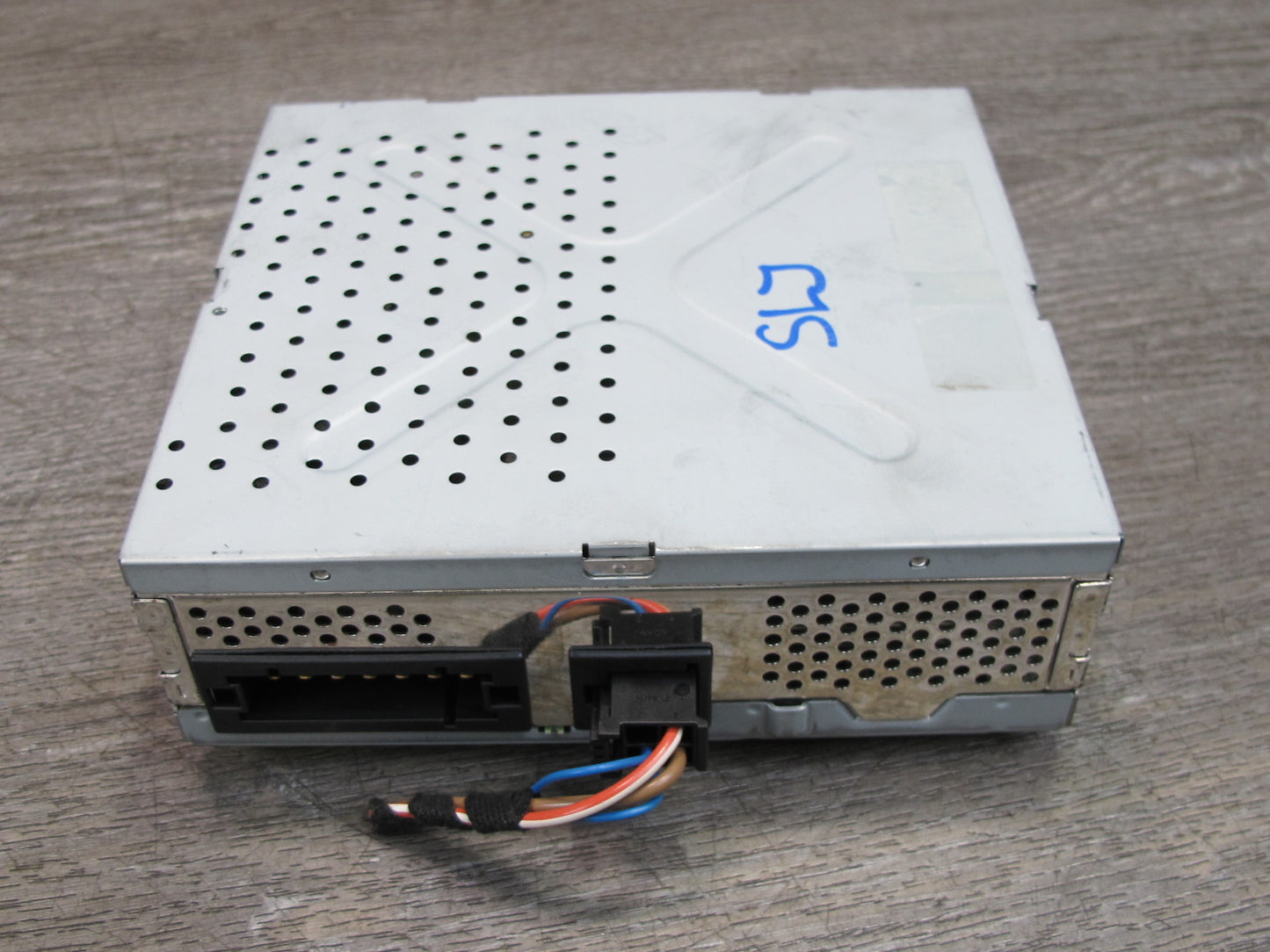 04-08 Mercedes R230 Harman Becker Audio Amplifier AMP 2208704189 OEM