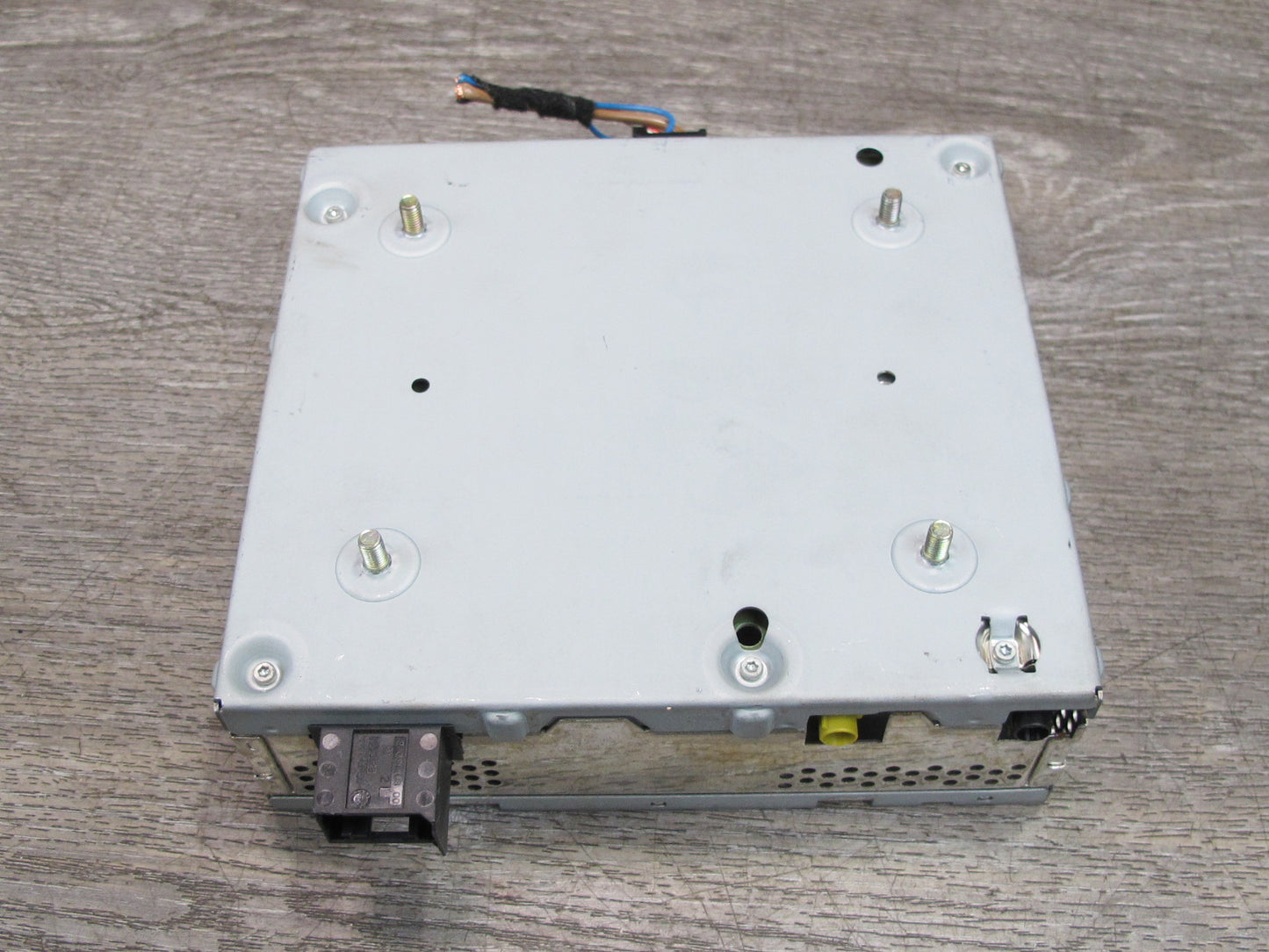 04-08 Mercedes R230 Harman Becker Audio Amplifier AMP 2208704189 OEM