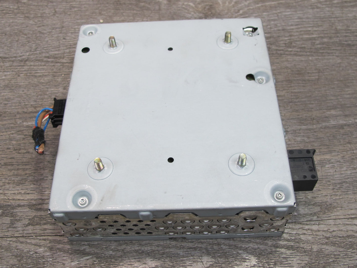 04-08 Mercedes R230 Harman Becker Audio Amplifier AMP 2208704189 OEM