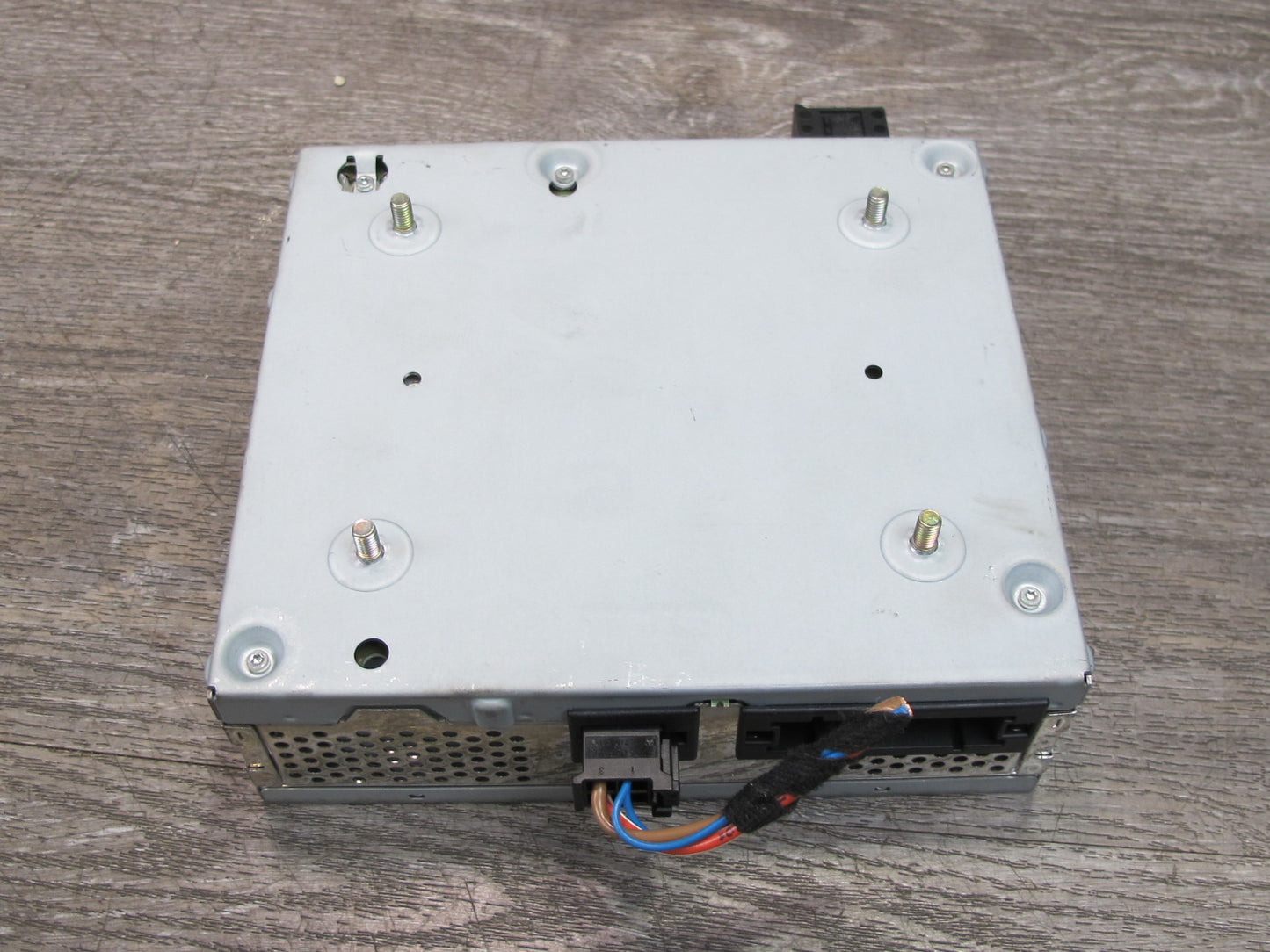 04-08 Mercedes R230 Harman Becker Audio Amplifier AMP 2208704189 OEM