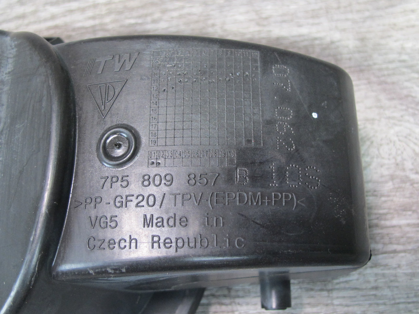 2011-2018 Porsche Cayenne 958 Fuel Tank Filler Door Lid Cover w Housing