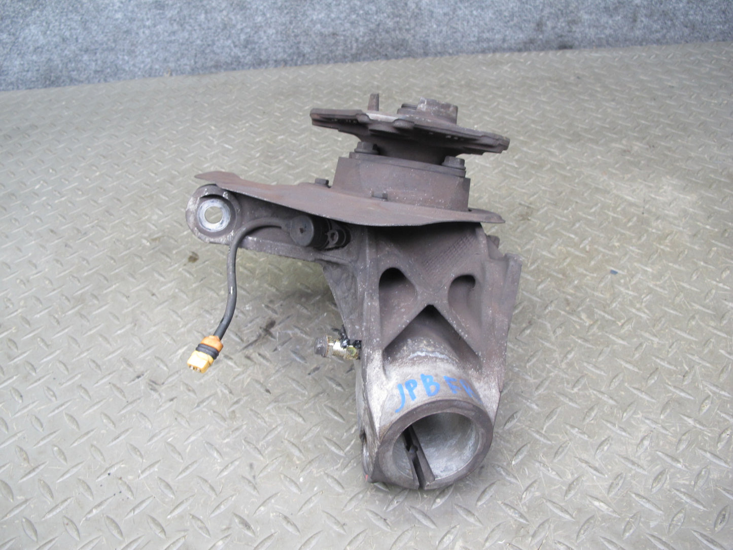 1997-2004 Porsche Boxster 986 Front Right Side Spindle Knuckle Wheel Hub Bearing