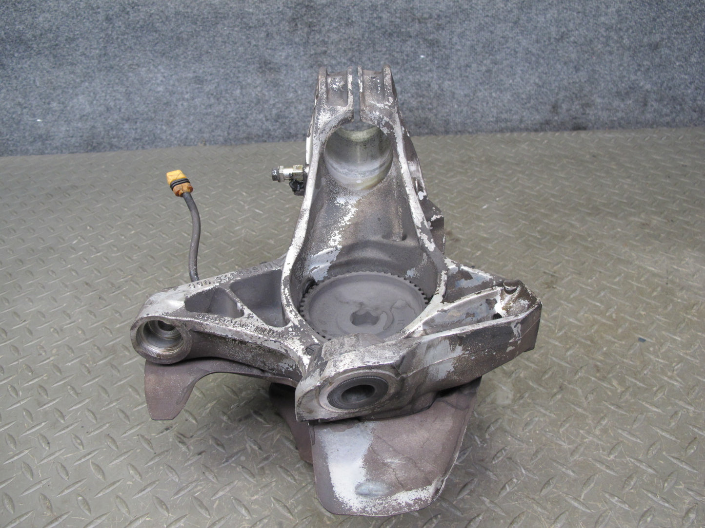 1997-2004 Porsche Boxster 986 Front Right Side Spindle Knuckle Wheel Hub Bearing