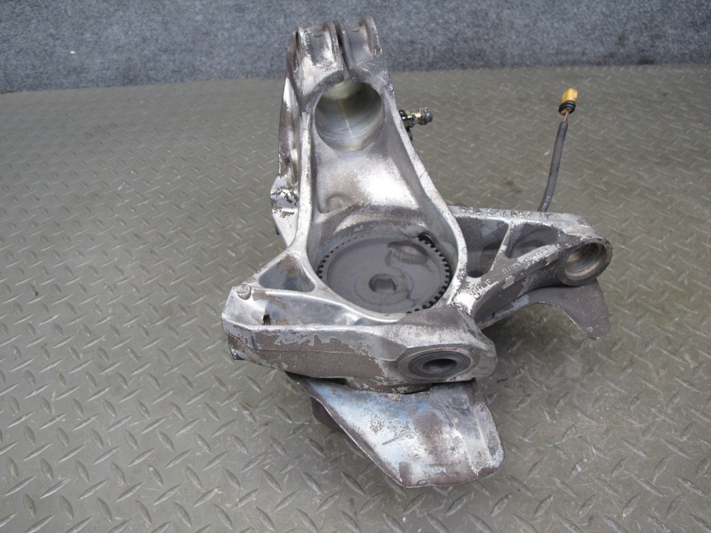 1997-2004 Porsche Boxster 986 Front Left Side Spindle Knuckle Wheel Hub Bearing