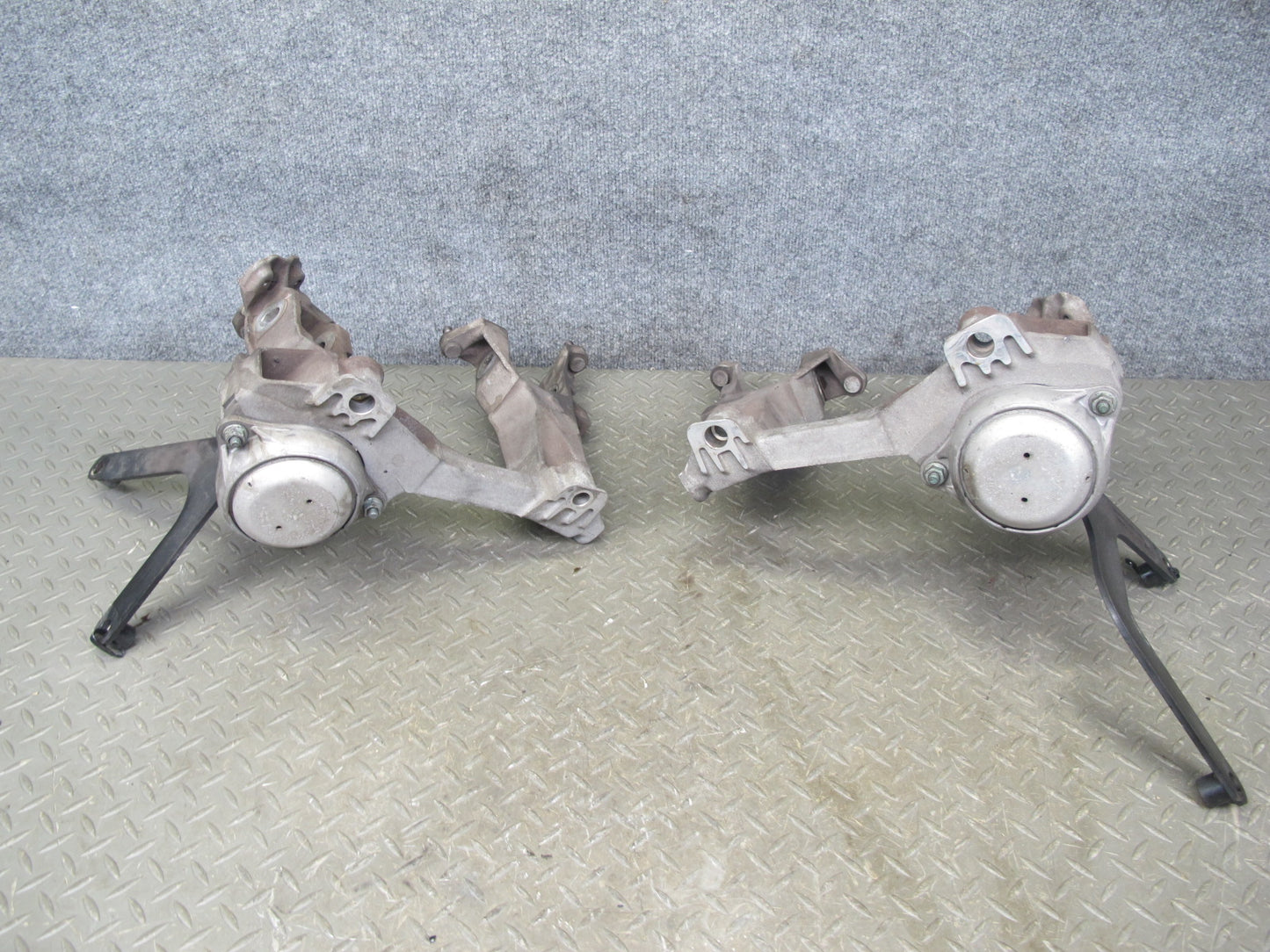 00-04 Porsche Boxster 986 M/T 6 Speed Transmission Subframe Mount Bracket Set