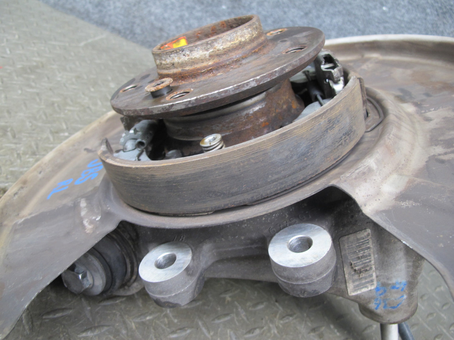 2006-2010 BMW E63 E64 M6 Rear Left Spindle Knuckle Wheel Hub Bearing OEM
