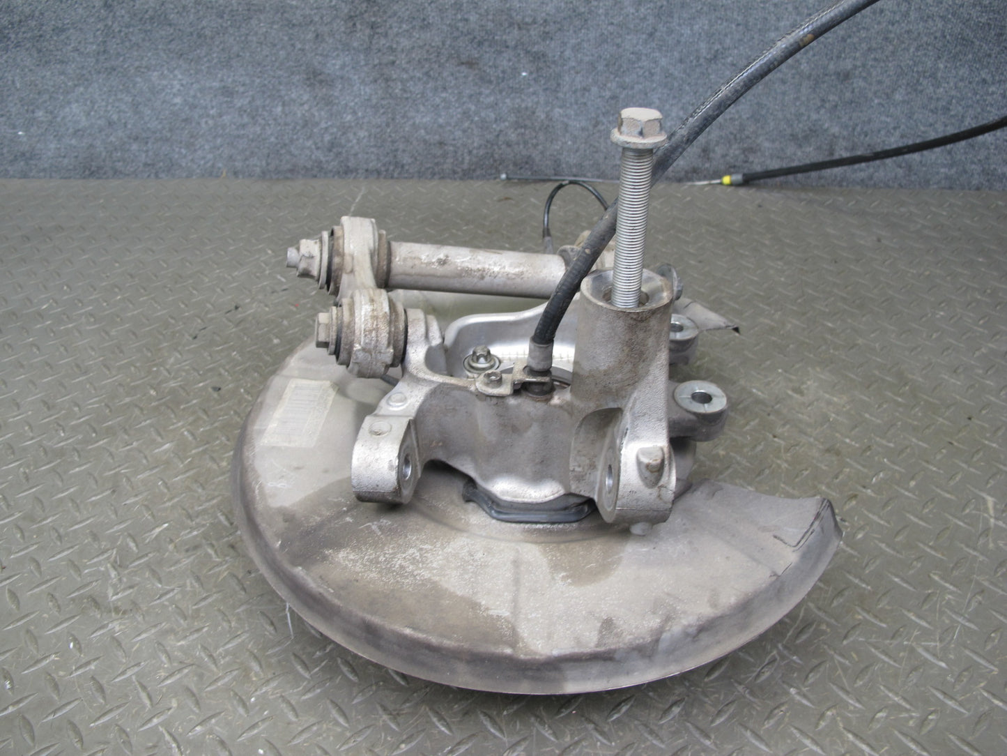 2006-2010 BMW E63 E64 M6 Rear Left Spindle Knuckle Wheel Hub Bearing OEM