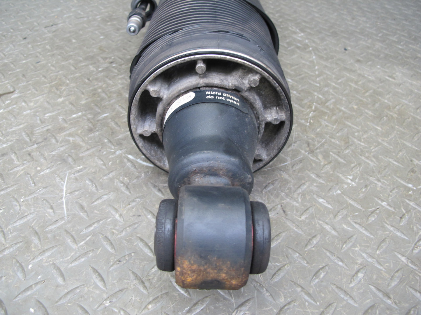 07-12 Mercedes R230 SL550 SL600 Rear Right ABC Hydraulic Shock Strut OEM