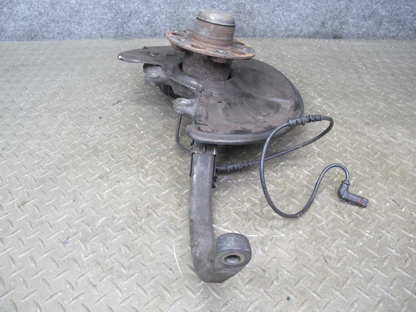 09-12 Mercedes R230 SL550 Front Left Spindle Knuckle Wheel Hub Bearing OEM