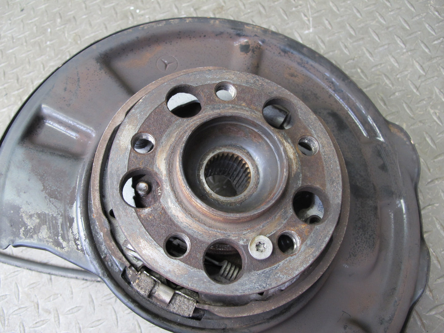 09-12 Mercedes R230 Sl-class Rear Left Spindle Knuckle Wheel Hub Bearing OEM