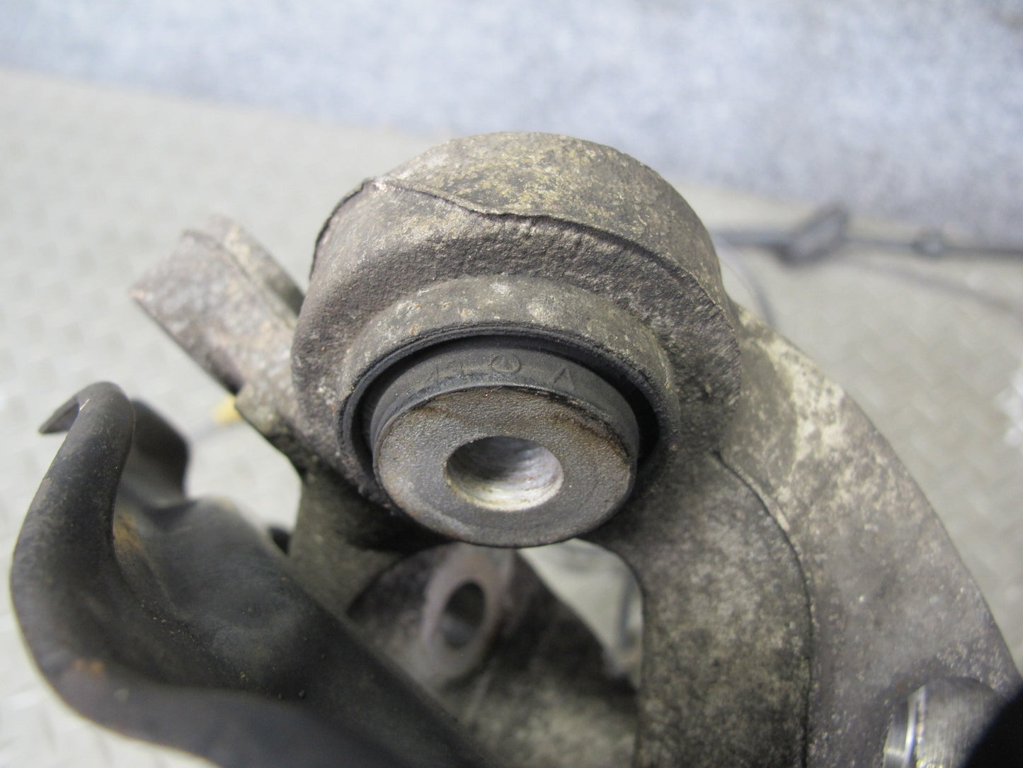 09-12 Mercedes R230 Sl-class Rear Left Spindle Knuckle Wheel Hub Bearing OEM