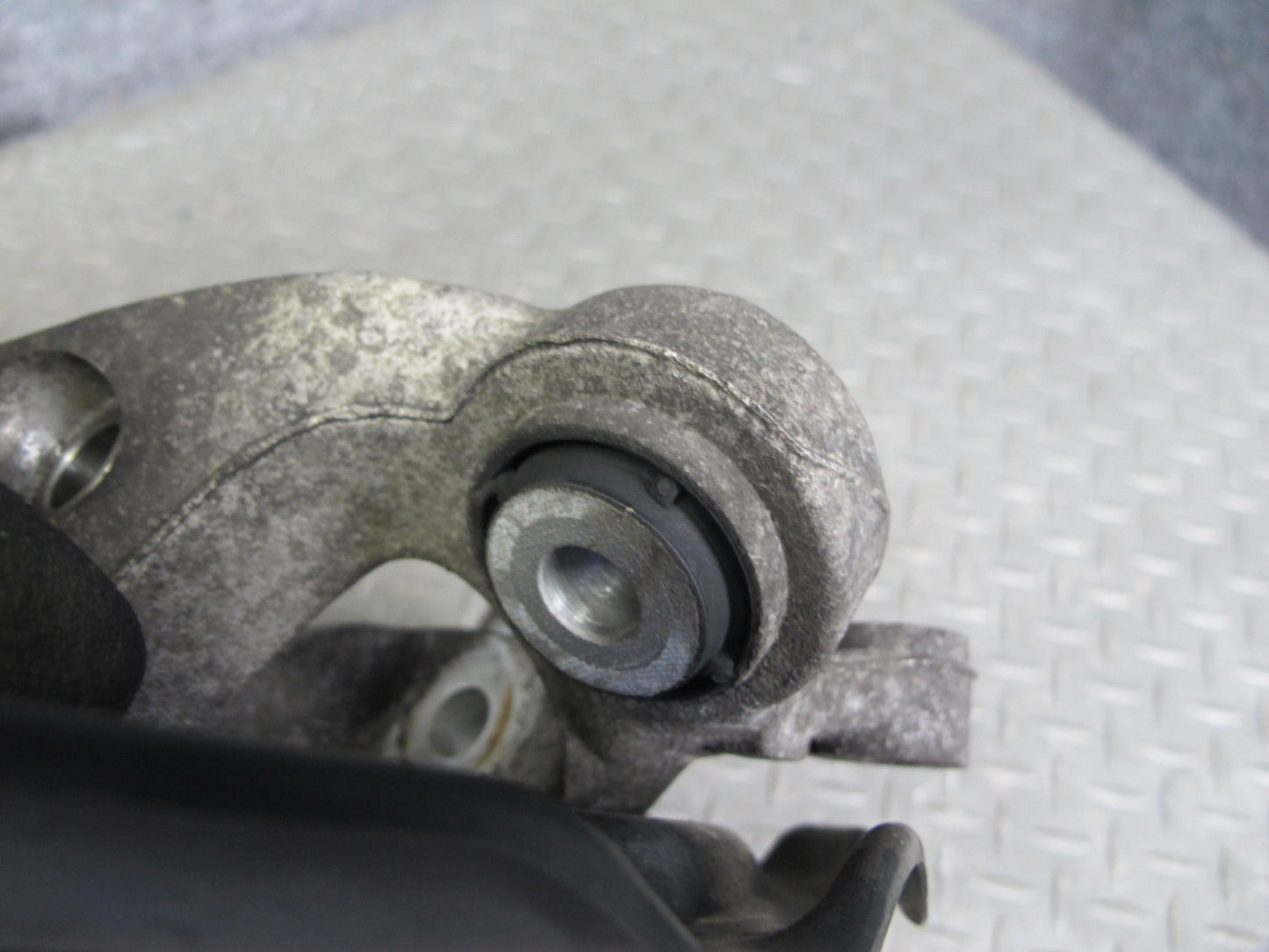 09-12 Mercedes R230 Sl-class Rear Right Spindle Knuckle Wheel Hub Bearing OEM
