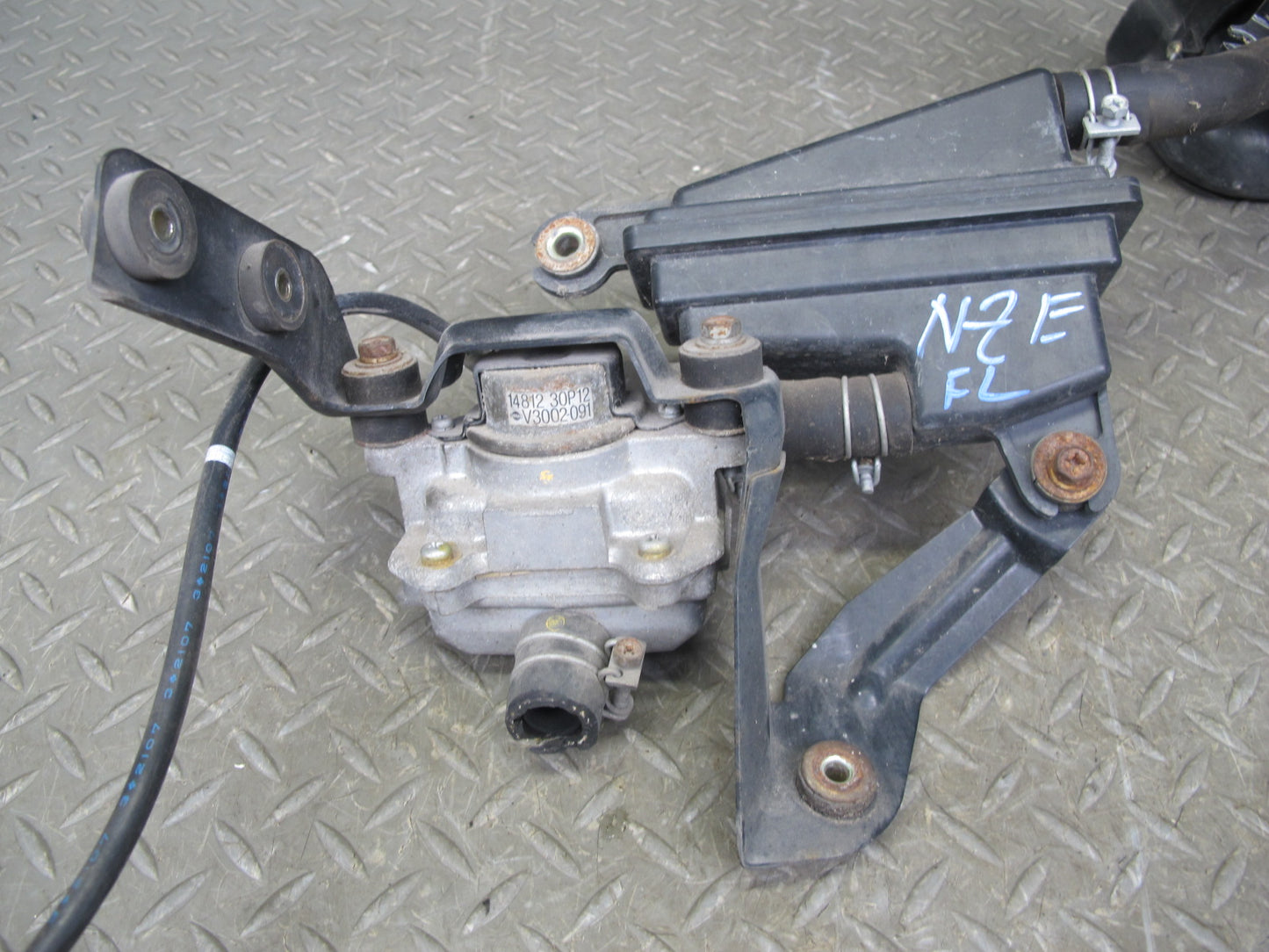 91-92 Nissan Z32 300ZX NON Turbo Left Air Injection Idle Valve w Reservoir OEM