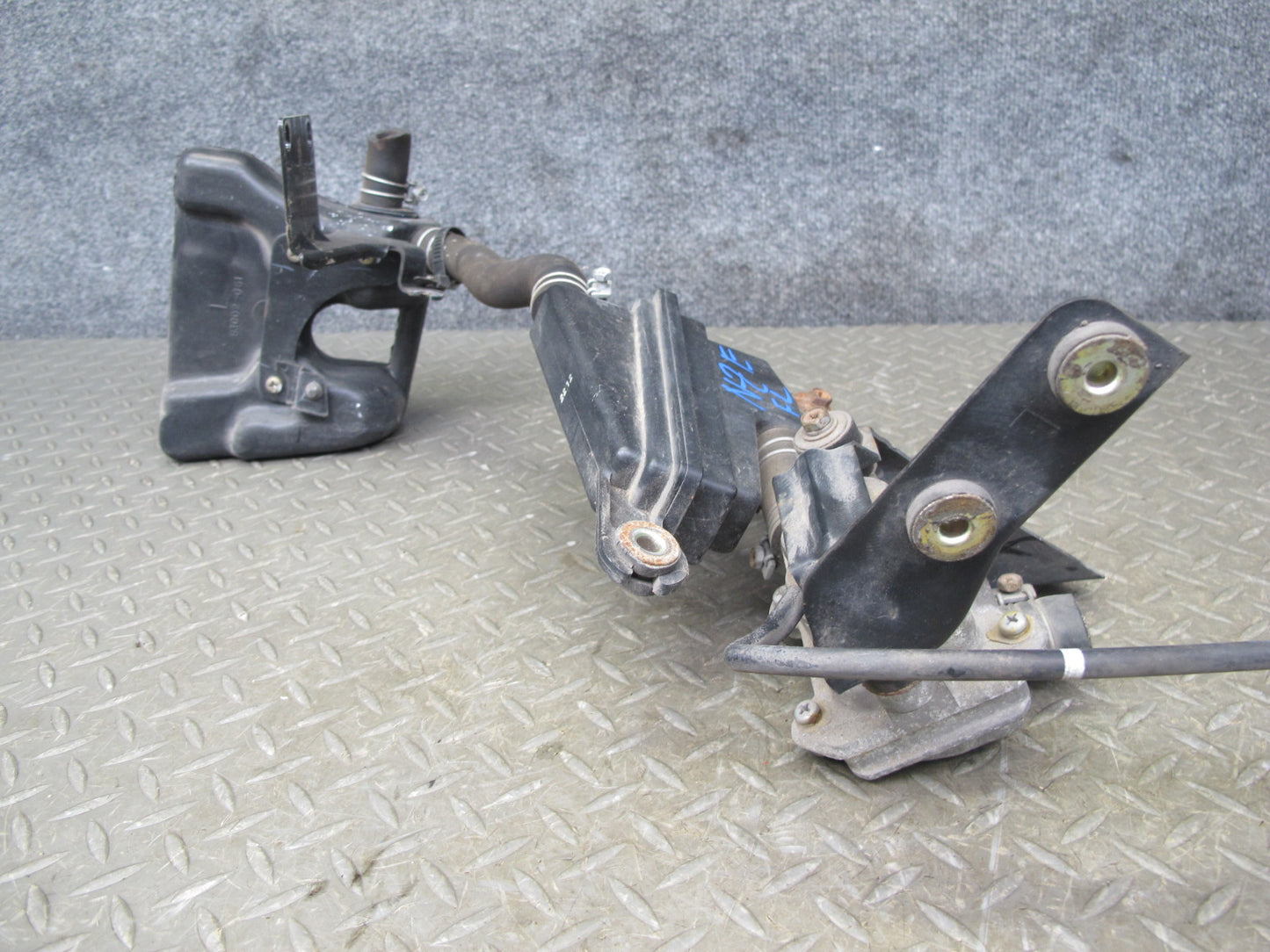 91-92 Nissan Z32 300ZX NON Turbo Left Air Injection Idle Valve w Reservoir OEM