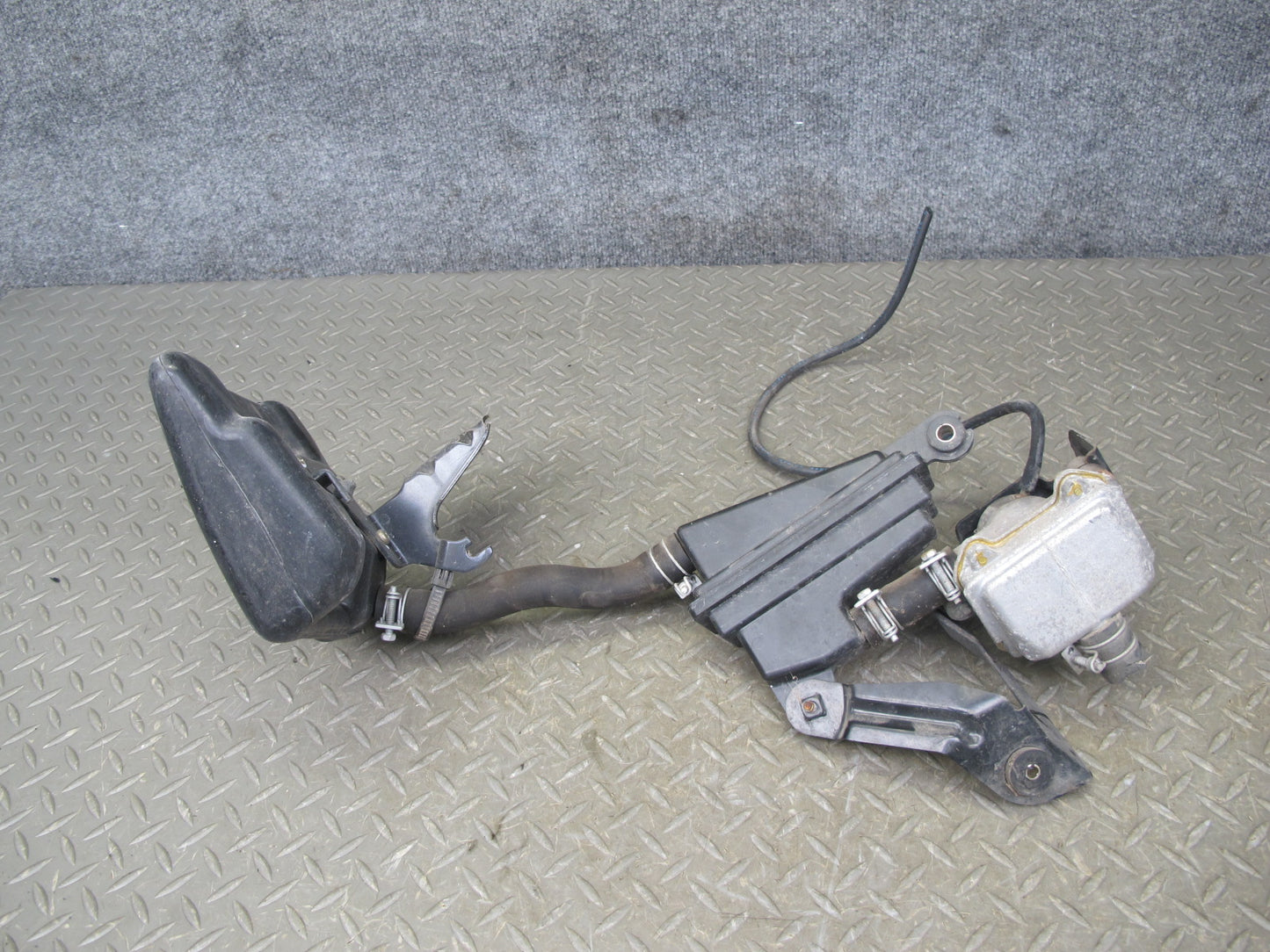 91-92 Nissan Z32 300ZX NON Turbo Left Air Injection Idle Valve w Reservoir OEM
