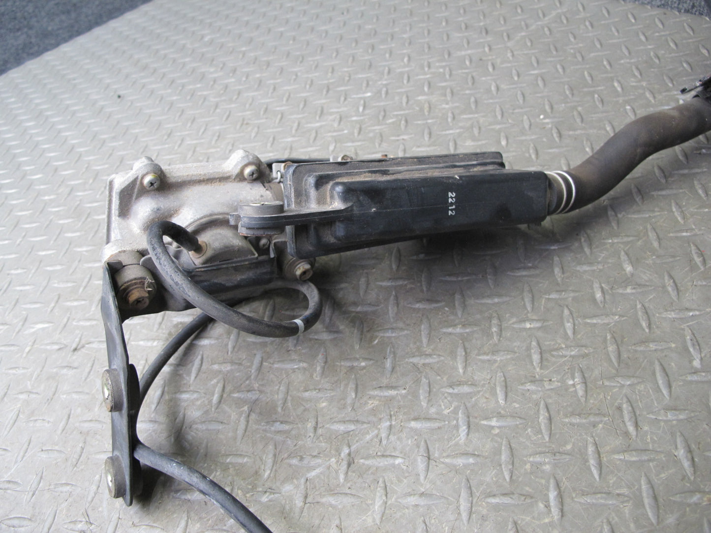 91-92 Nissan Z32 300ZX NON Turbo Left Air Injection Idle Valve w Reservoir OEM