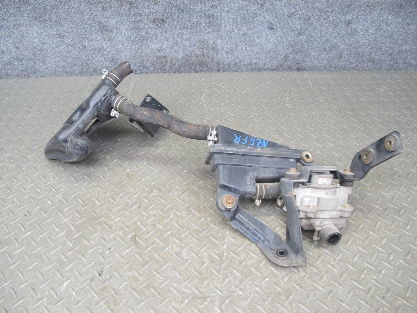 91-92 Nissan Z32 300ZX NON Turbo Right Air Injection Idle Valve w Reservoir OEM
