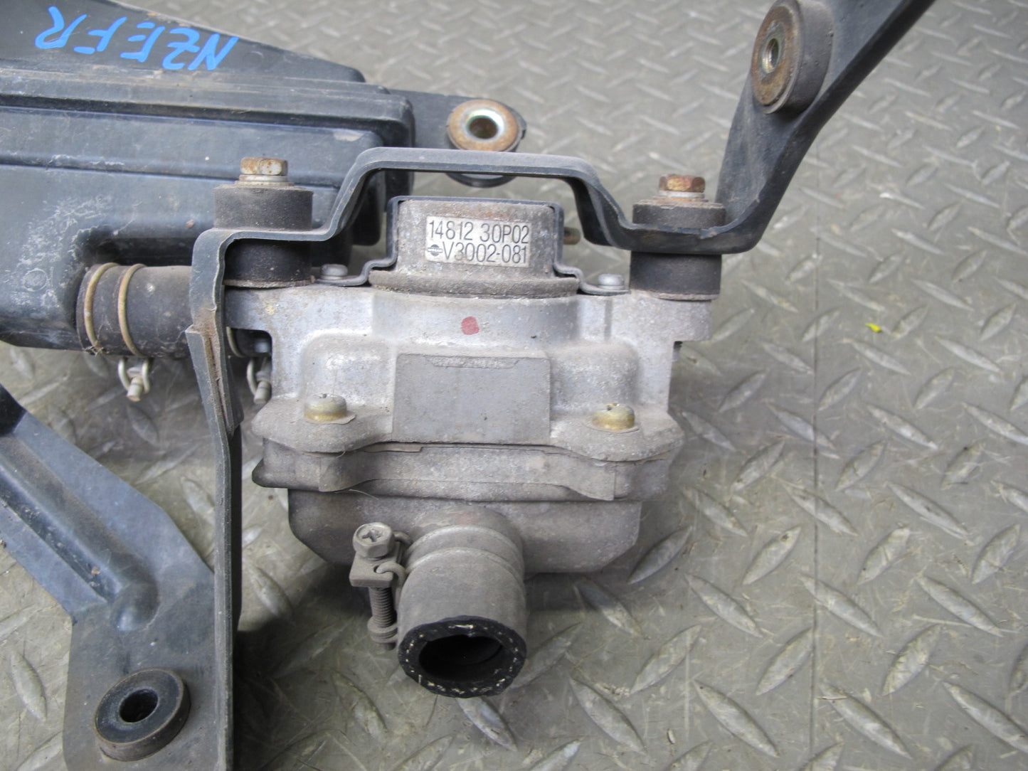 91-92 Nissan Z32 300ZX NON Turbo Right Air Injection Idle Valve w Reservoir OEM