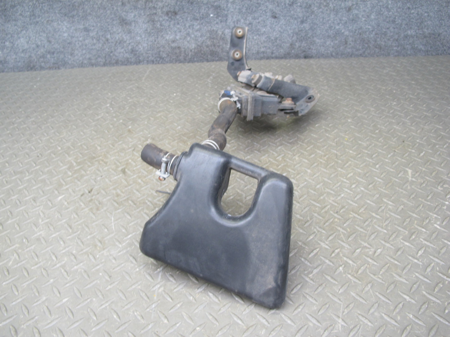 91-92 Nissan Z32 300ZX NON Turbo Right Air Injection Idle Valve w Reservoir OEM