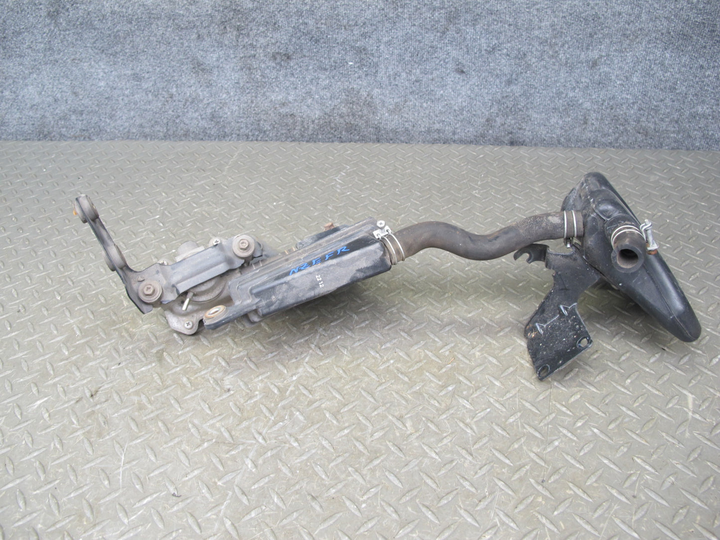 91-92 Nissan Z32 300ZX NON Turbo Right Air Injection Idle Valve w Reservoir OEM