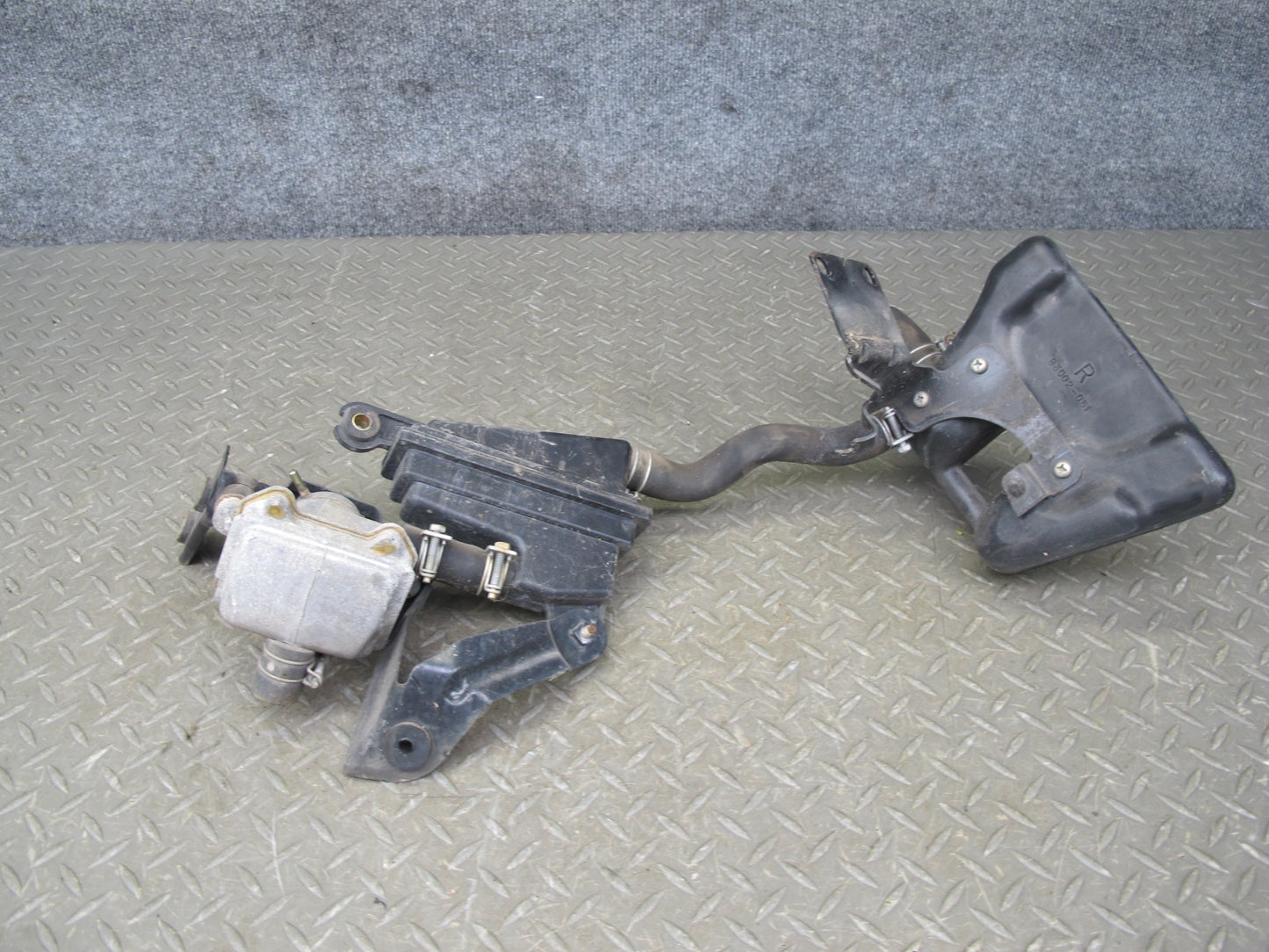 91-92 Nissan Z32 300ZX NON Turbo Right Air Injection Idle Valve w Reservoir OEM