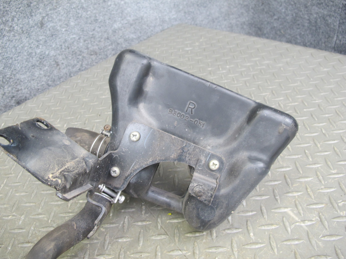 91-92 Nissan Z32 300ZX NON Turbo Right Air Injection Idle Valve w Reservoir OEM