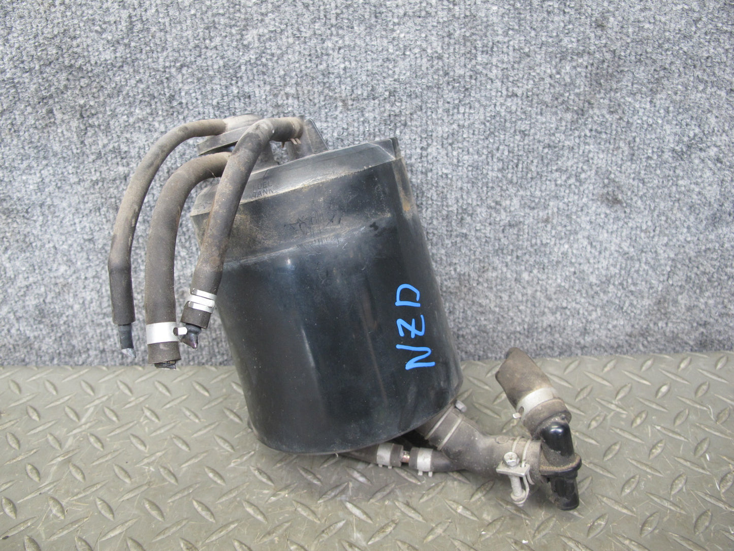 90-95 Nissan Z32 300ZX NA Fuel Evap Vapor Charcoal Canister 14950-30P01 OEM