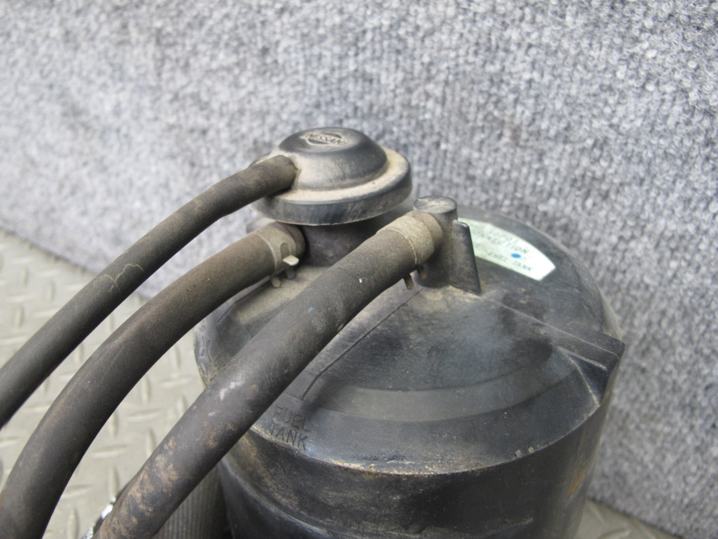 90-95 Nissan Z32 300ZX NA Fuel Evap Vapor Charcoal Canister 14950-30P01 OEM