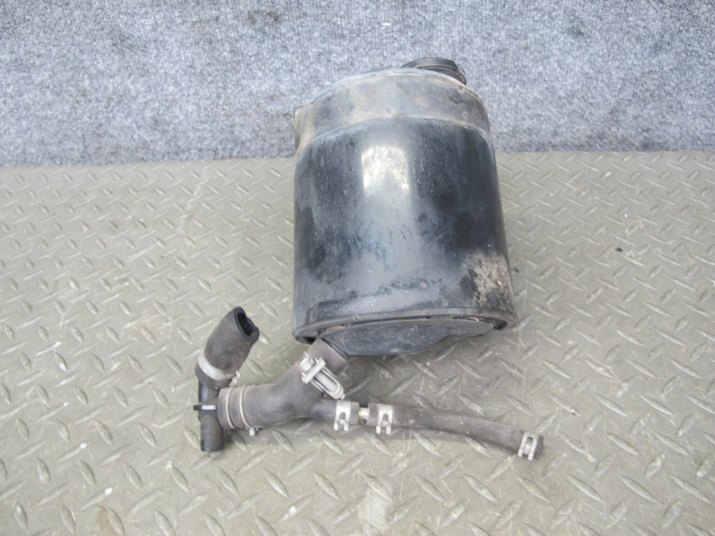 90-95 Nissan Z32 300ZX NA Fuel Evap Vapor Charcoal Canister 14950-30P01 OEM