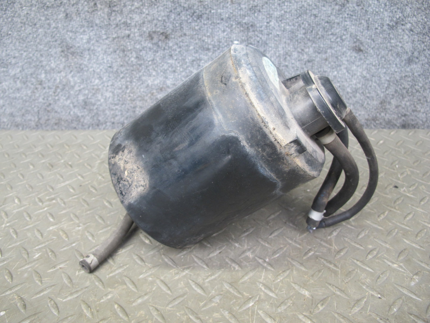 90-95 Nissan Z32 300ZX NA Fuel Evap Vapor Charcoal Canister 14950-30P01 OEM