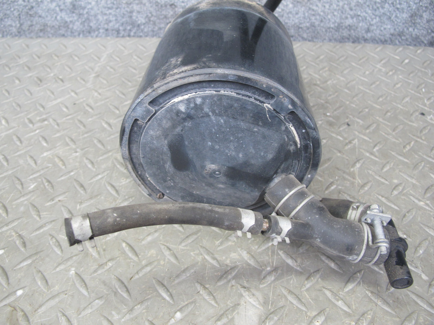 90-95 Nissan Z32 300ZX NA Fuel Evap Vapor Charcoal Canister 14950-30P01 OEM